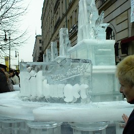 30.12 14:20 Sa: Die Eisbar vor dem Hotel Adlon!