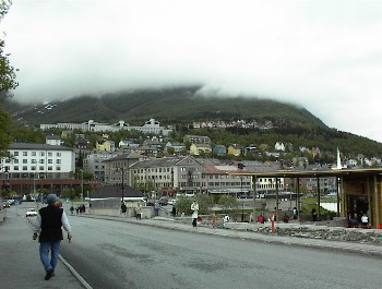 15.06 12:45 Narvik: Die Berge in Wolken gehllt!