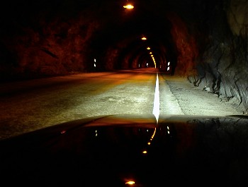 15.06 15:30 Mal ein Bild im Tunnel mit Autolicht...